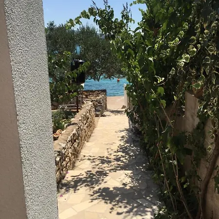 First Row To The Sea Апартаменты *